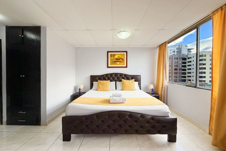 Room 4 of 32