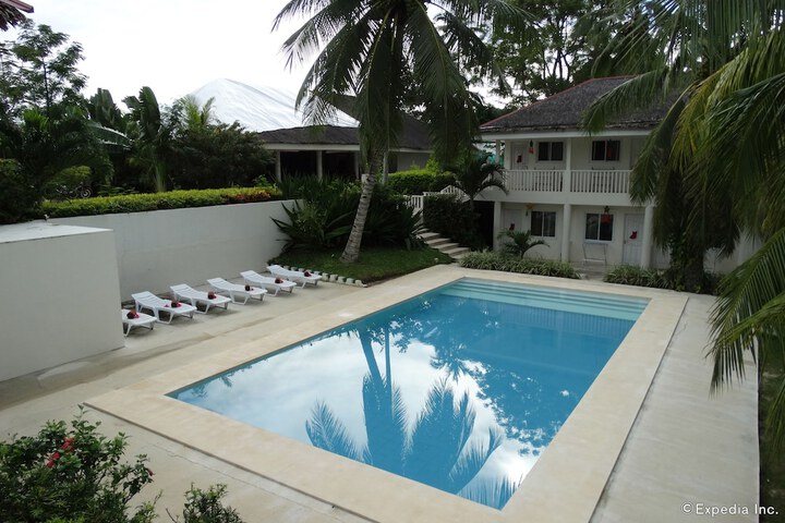 Pool Hotel