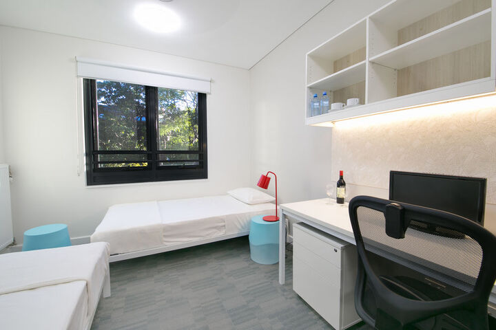 Room 25 of 63
