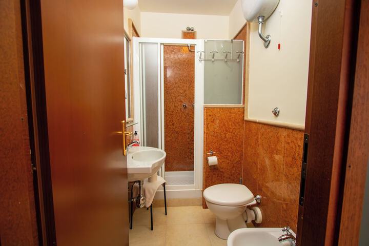 Room 15 of 20