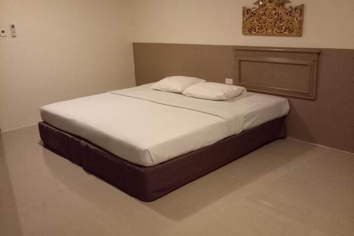 Room 18 of 32