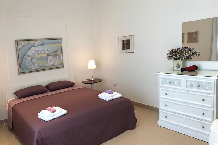Room 6 of 104