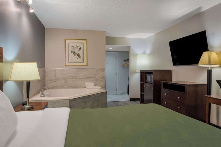 1 King Bed (3 of 20)