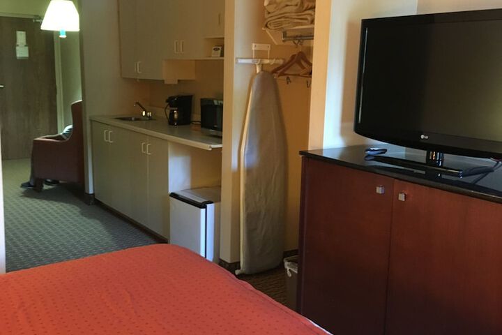 Room 8 of 43