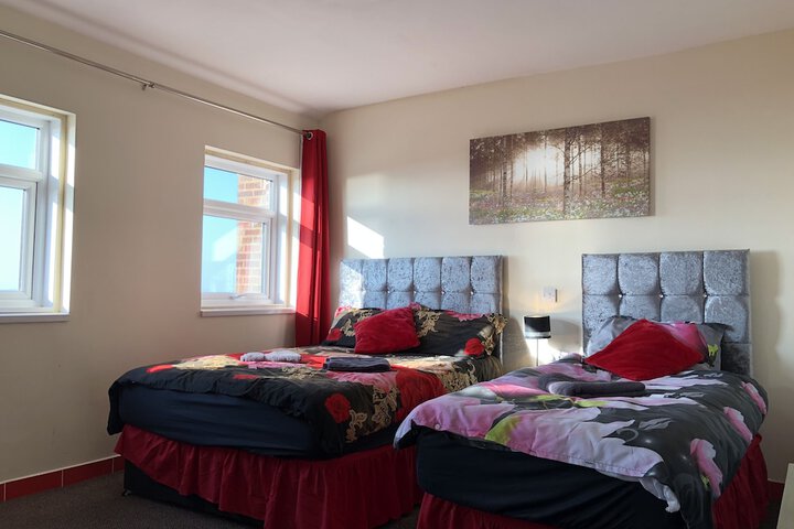 RED ROOMZ HOTEL