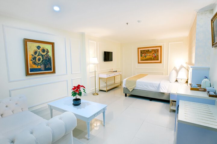 Room 10 of 38