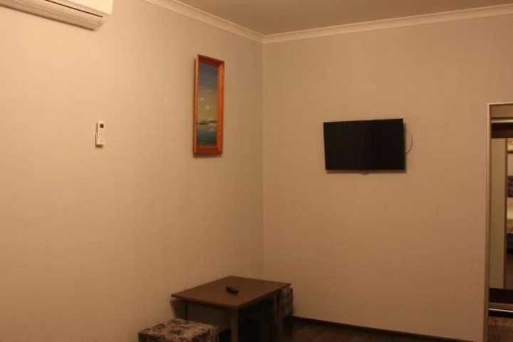 Room 10 of 13