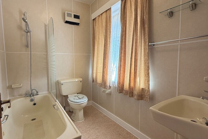 Room 29 of 38
