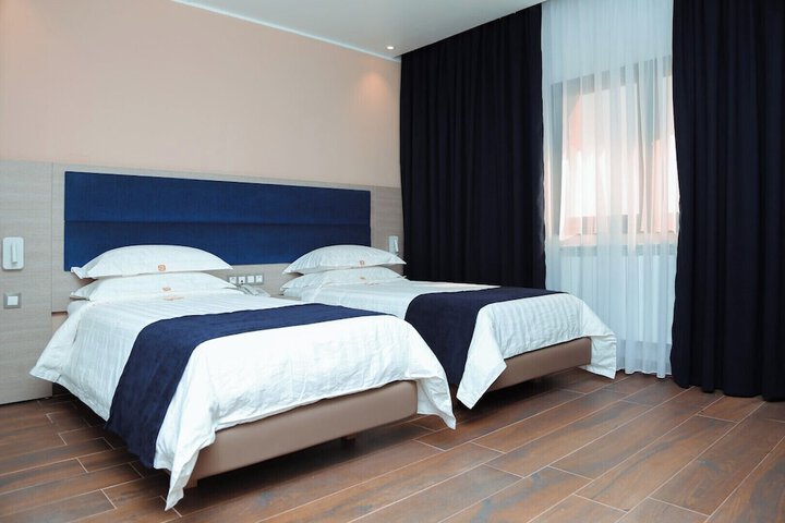 Room 3 of 9