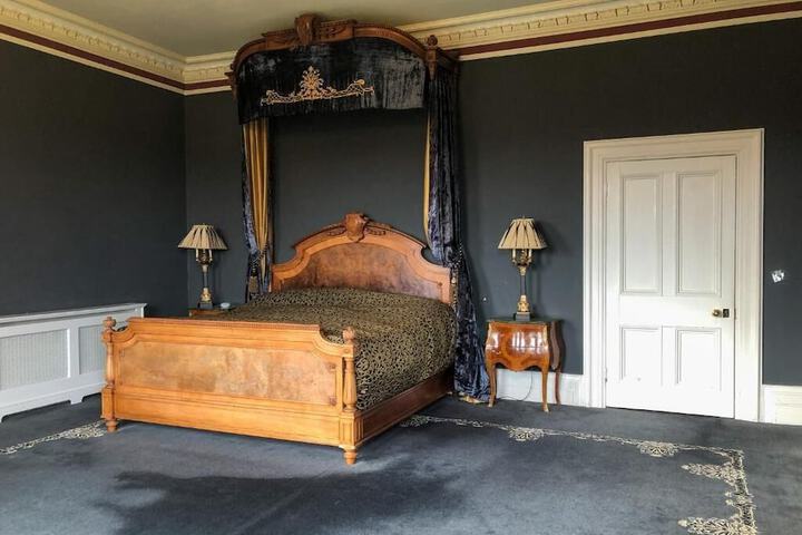 Room 8 of 30