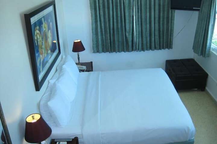 Room 5 of 28
