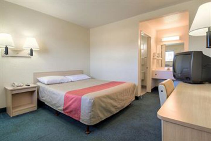 Room 15 of 28