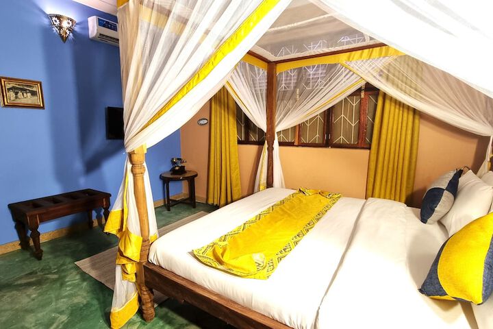 Room 4 of 53