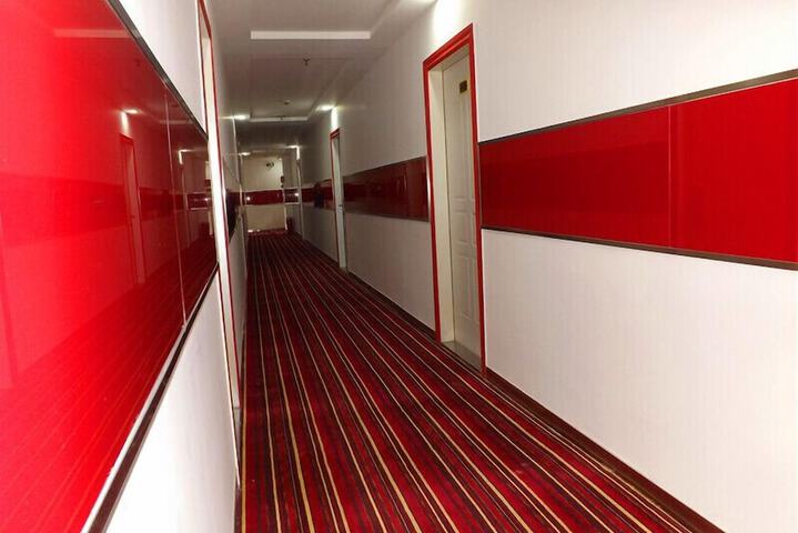 Ballroom/Hall 13 of 16