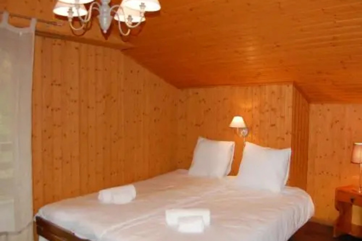 Room 3 of 10