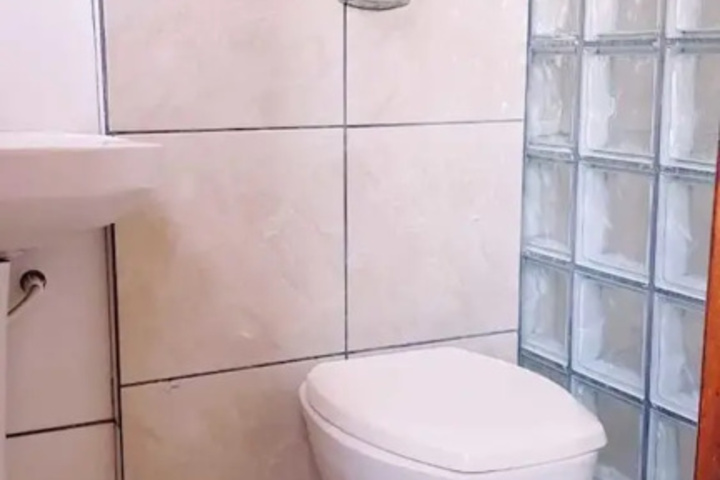 Room 9 of 11