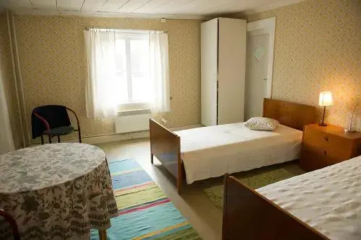 Room 4 of 18