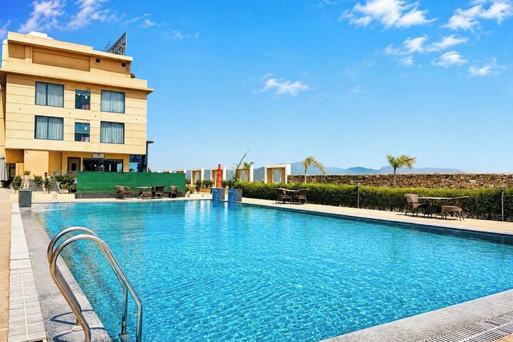 Hotel 74 of 77