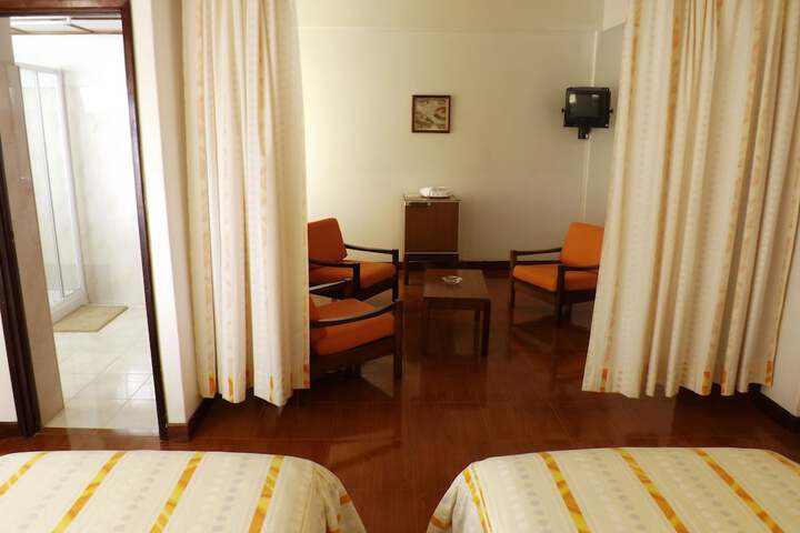 Room 5 of 33