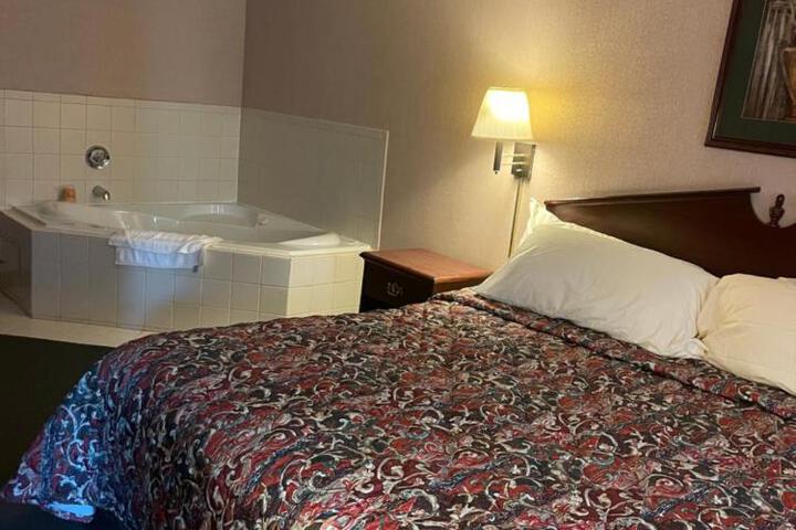 1 King Bed (1 of 5)