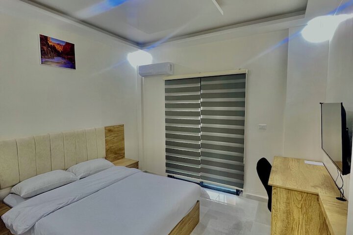 Room 16 of 39