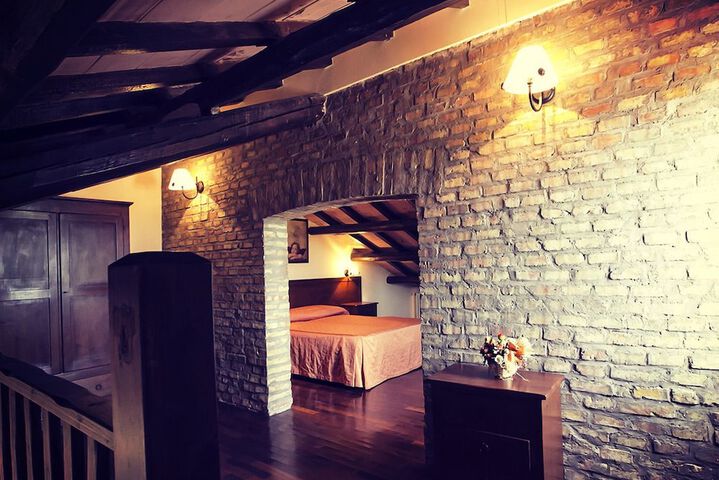 Room 4 of 32