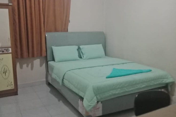Room 6 of 14