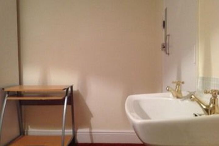 Room 8 of 21