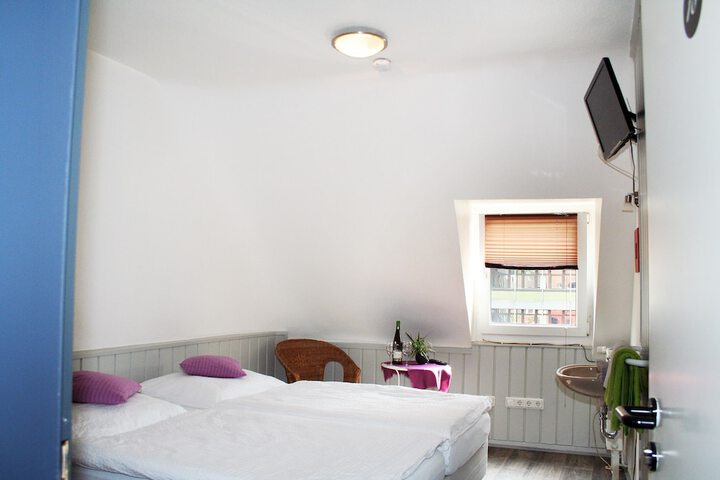 Room 14 of 34