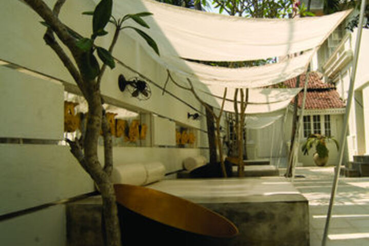 Hotel Exterior 11 of 75