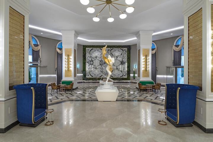 Entrance & Lobby