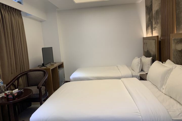 Room 26 of 42