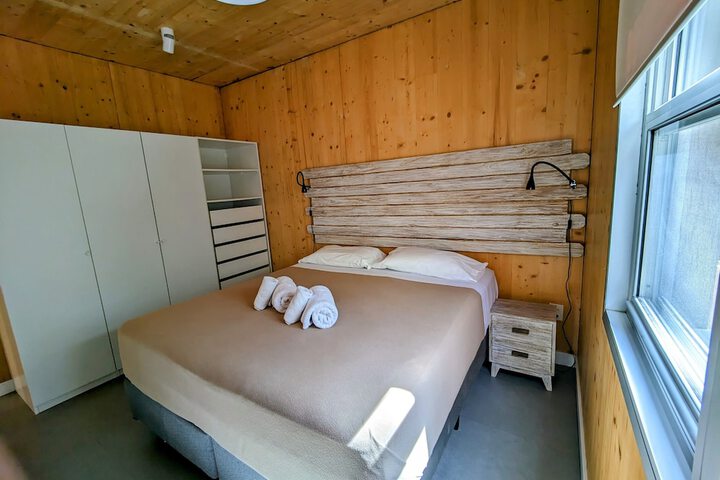 Room 52 of 91