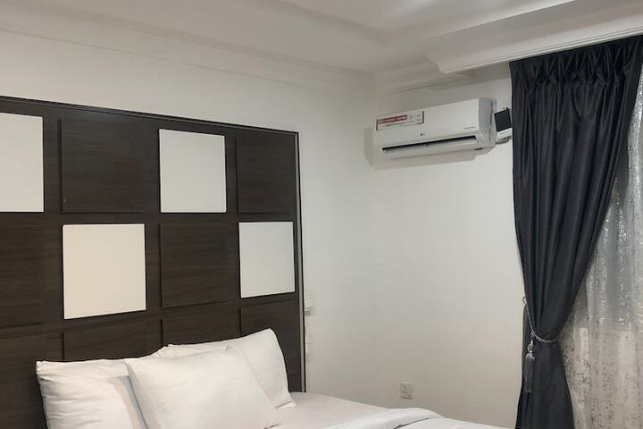 Room 9 of 33