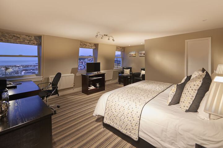 Room 9 of 30