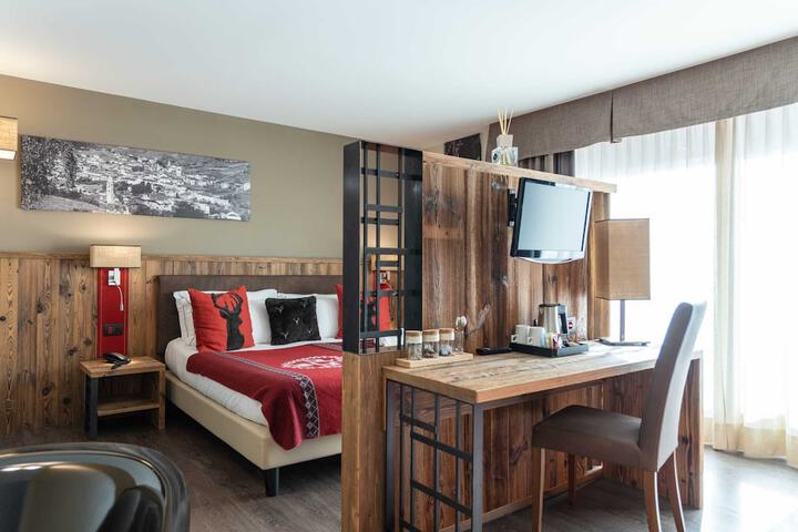 Room 28 of 186