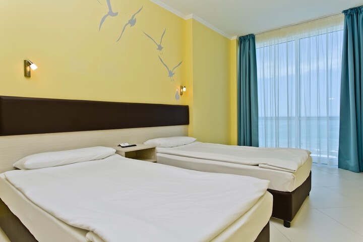 Room 4 of 76