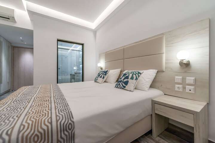 Room 6 of 25