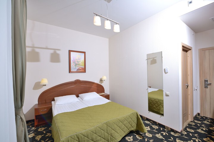 Room 28 of 74