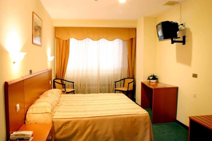 Room 5 of 15