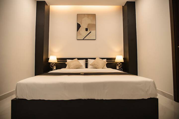 Room 9 of 32