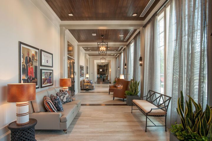 Ballroom/Hall 27 of 33