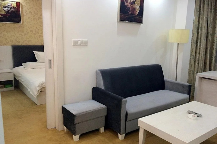 Room 5 of 15