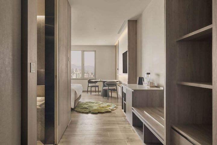Room 12 of 62