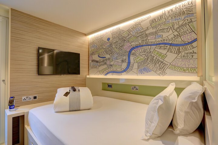 Room 7 of 18