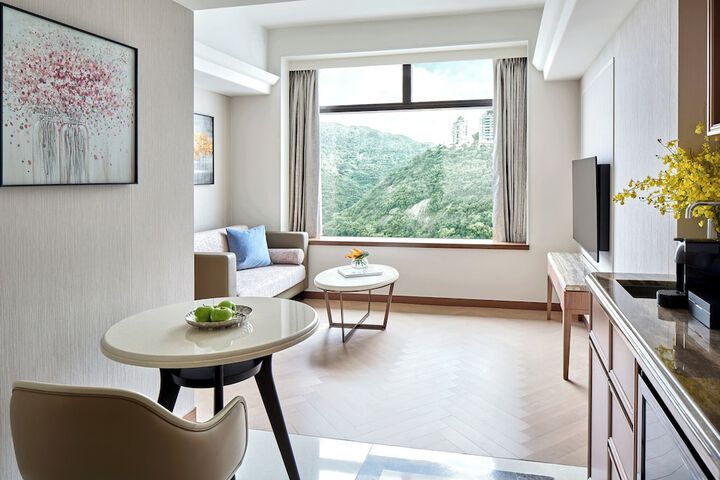 Room 32 of 82