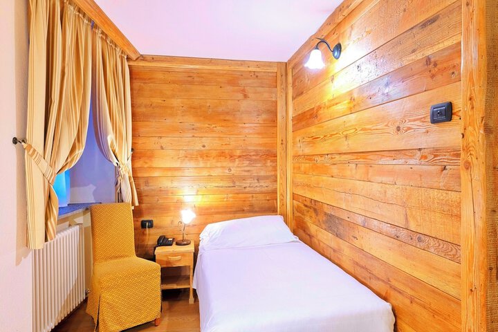 Room 17 of 49