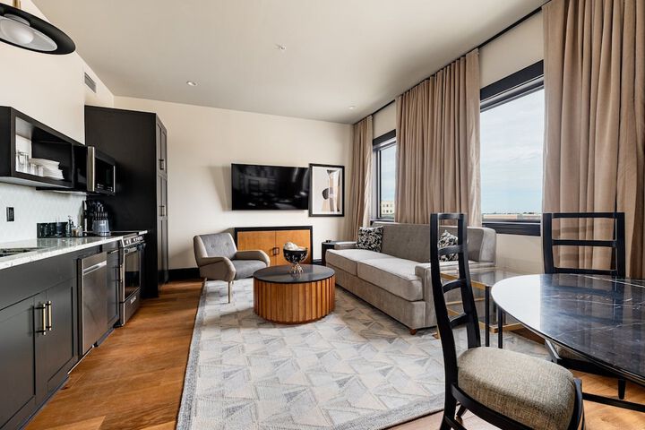 Room 211 of 341