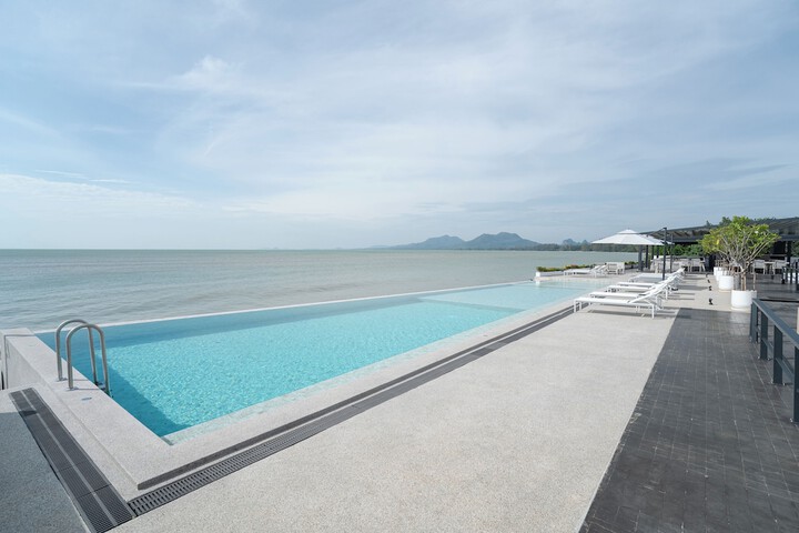 Pool 17 of 29