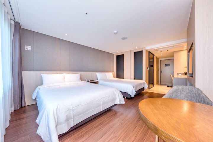 Room 15 of 84